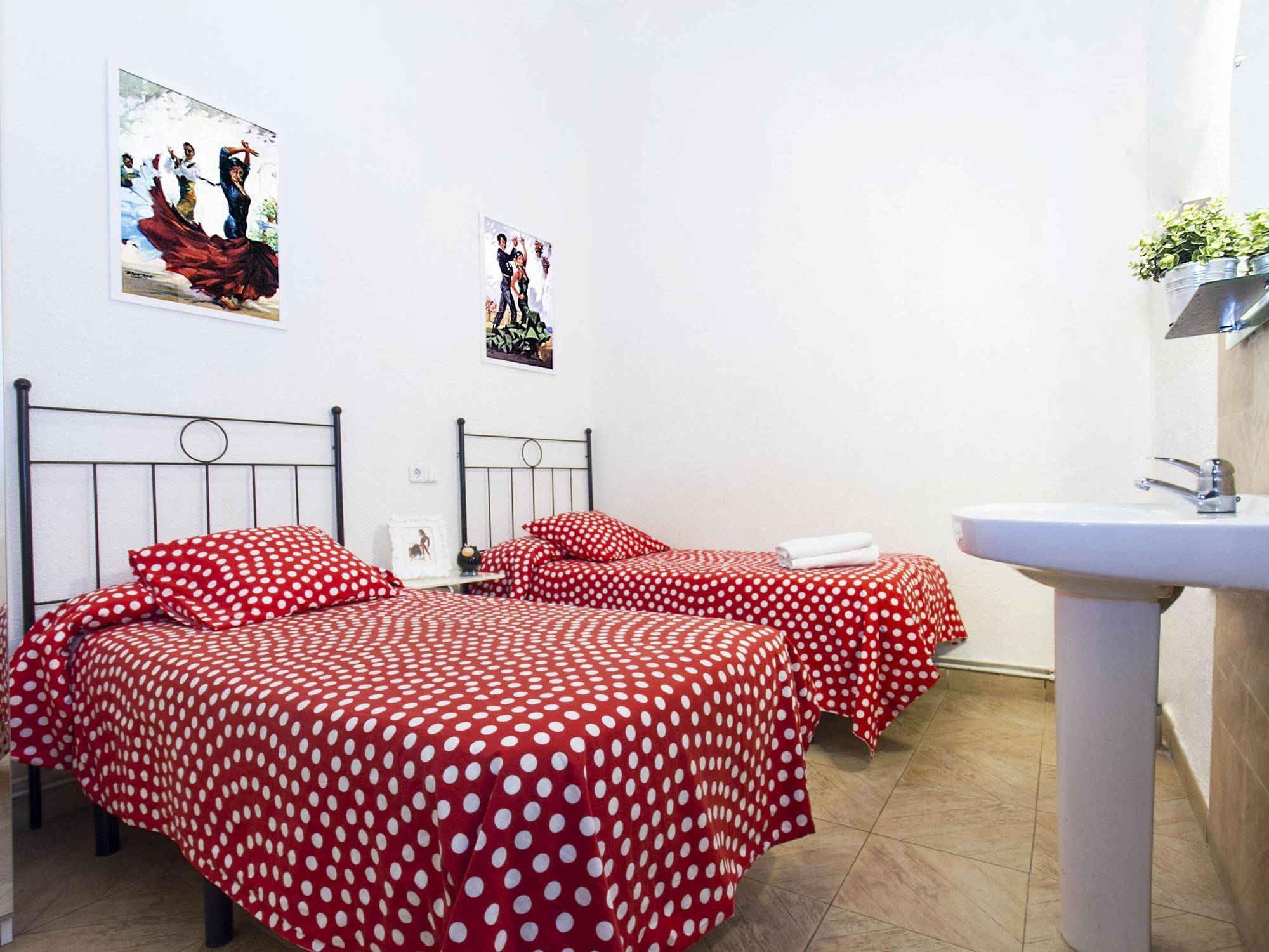 Hostal Bahia มาดริด ภายนอก รูปภาพ